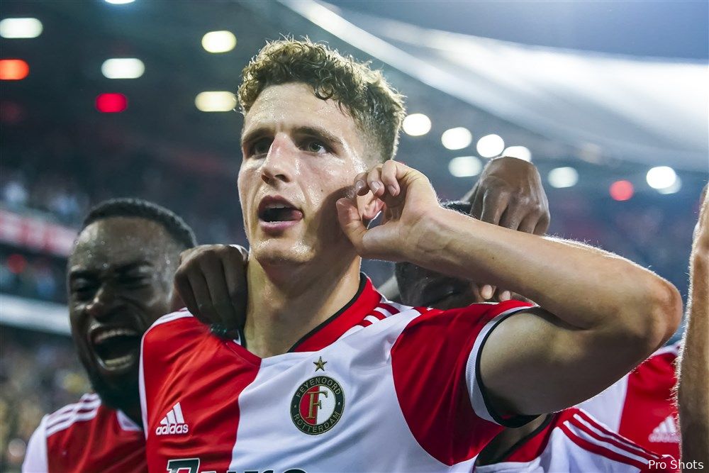 Feyenoord ontsnapt op krankzinnige avond tegen NEC